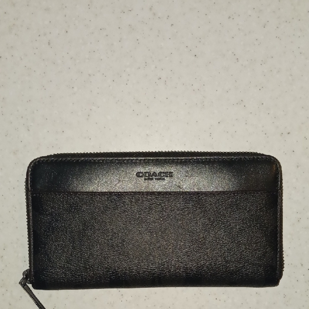 NWOT - Coach Men's Black Zip-Around Monogram Wallet